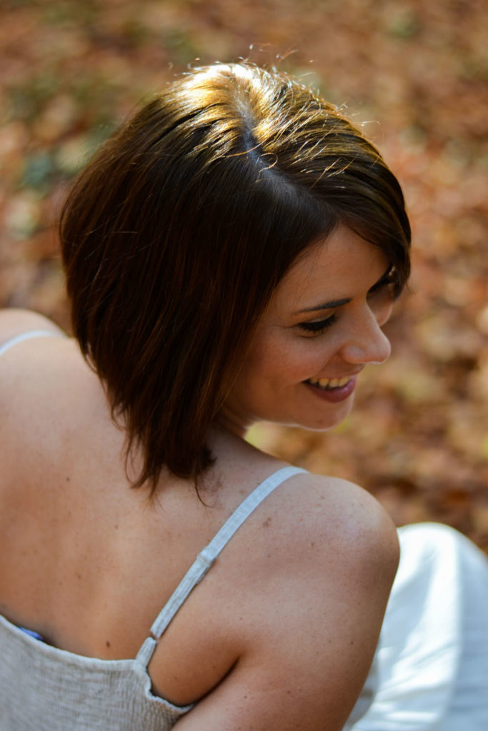 portrait jeune femme dans la forêt Emilie Champeyroux Photographies Auvergne Riom Aigueperse