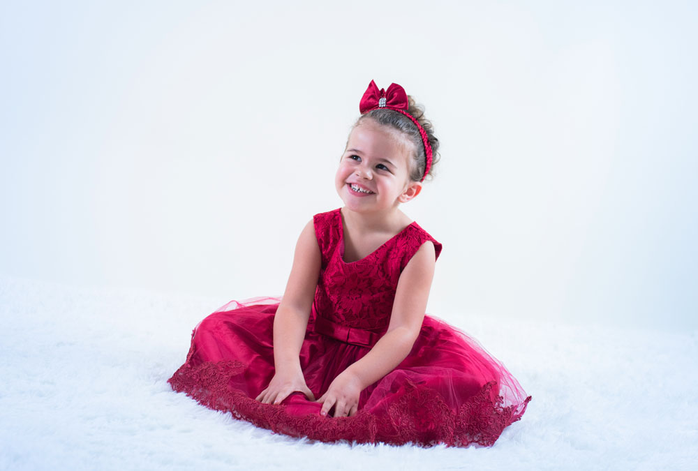 Petite fille avec robe de princesse rouge Emilie Champeyroux Photographies Auvergne Riom Aigueperse