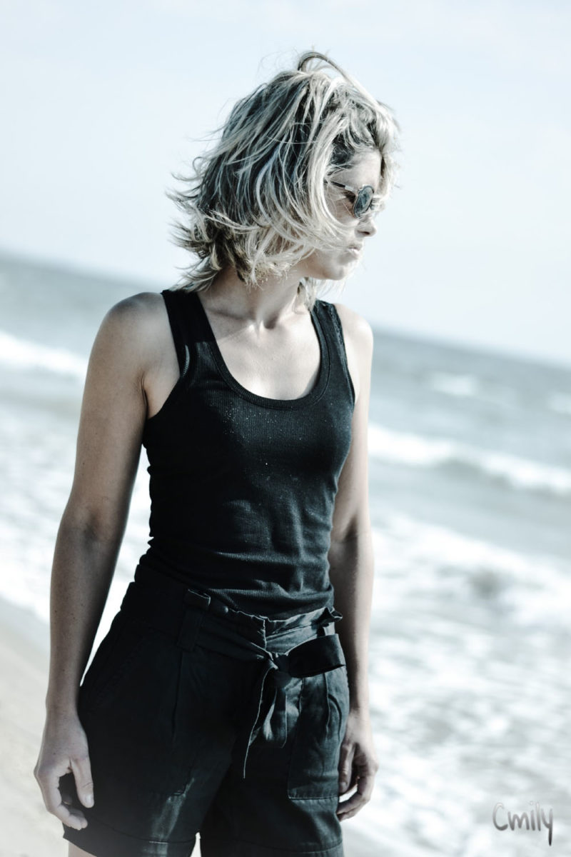 portrait jeune femme sur la plage Emilie Champeyroux Photographies Auvergne Riom Aigueperse