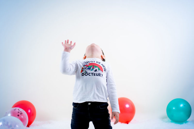 Petit garçon avec ballons Quoi de neuf docteur Emilie Champeyroux Photographies Auvergne Riom Aigueperse