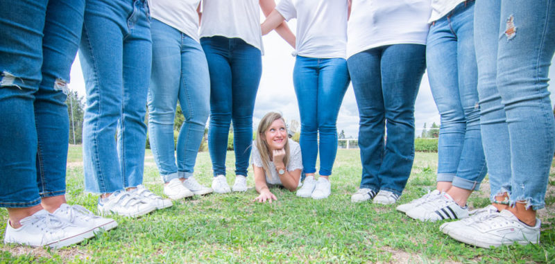 Entre copines toutes en jean baskets Emilie Champeyroux Photographies Auvergne Riom Aigueperse