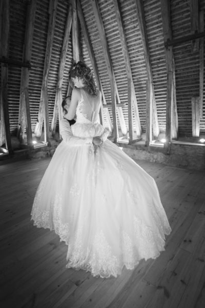 Mariage photos de couple des mariés danse Emilie Champeyroux Photographies Auvergne Riom Aigueperse