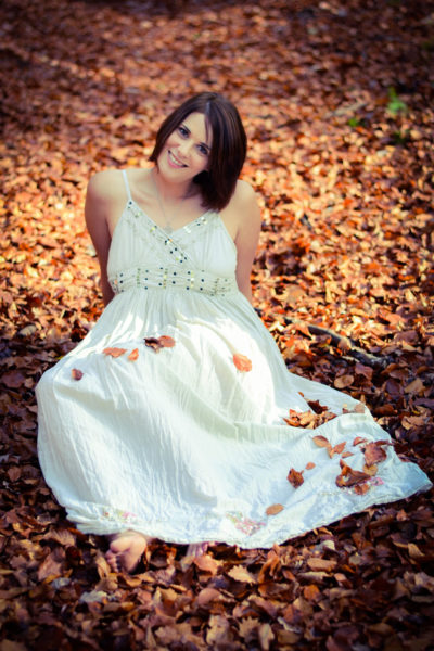 portrait jeune femme dans la forêt Emilie Champeyroux Photographies Auvergne Riom Aigueperse