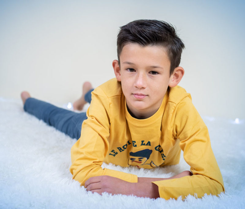 Portrait jeune garçon en studio Emilie Champeyroux Photographies Auvergne Riom Aigueperse