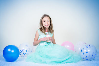 jeune fille avec robe de princesse et ballons Emilie Champeyroux Photographies Auvergne Riom Aigueperse