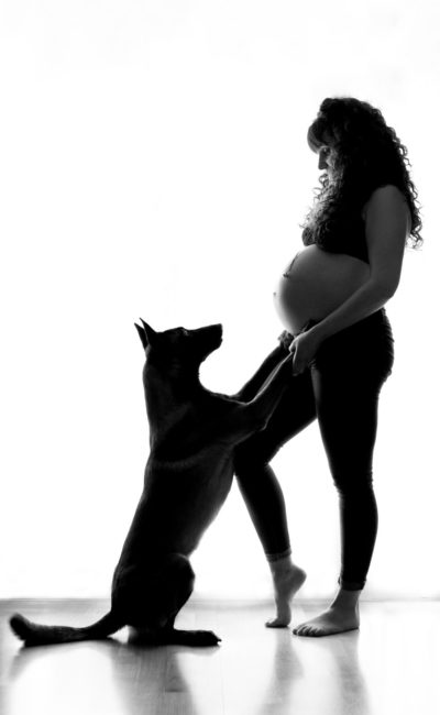 Femme enceinte avec chien Emilie Champeyroux Photographies Auvergne Riom Aigueperse