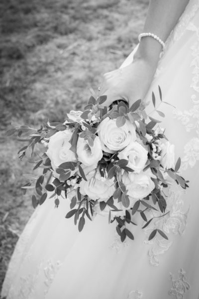 Mariage photos de couple des mariés bouquet Emilie Champeyroux Photographies Auvergne Riom Aigueperse