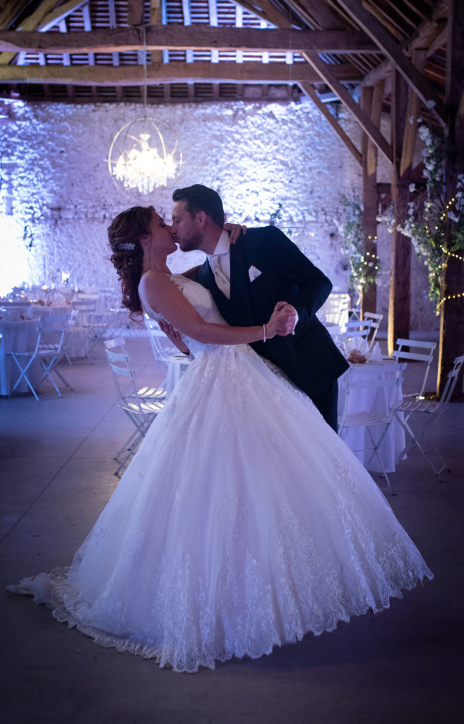 Mariage photos de couple des mariés danse Emilie Champeyroux Photographies Auvergne Riom Aigueperse