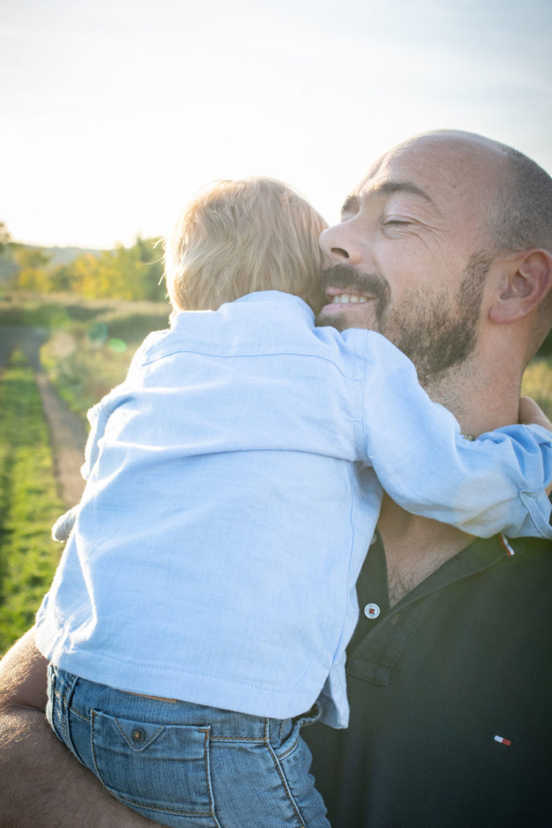 Papa et son petit garçon en extérieur Emilie Champeyroux Photographies Auvergne Riom Aigueperse