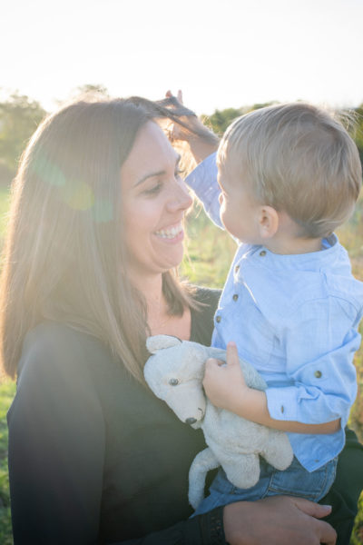 Maman et son petit garçon en extérieur Emilie Champeyroux Photographies Auvergne Riom Aigueperse