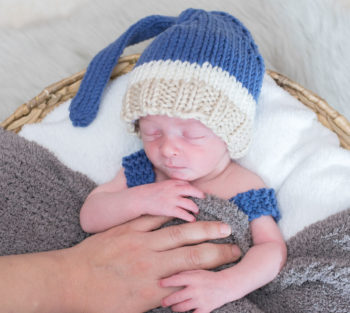 Bébé qui dort dans une panière Emilie Champeyroux Photographies Auvergne Riom Aigueperse