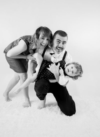 Famille en studio Emilie Champeyroux Photographies Auvergne Riom Aigueperse