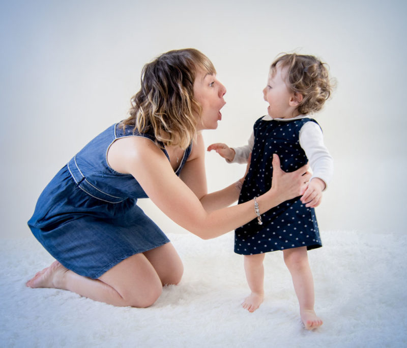 Maman et sa fille en studio Emilie Champeyroux Photographies Auvergne Riom Aigueperse