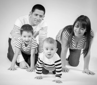 Famille en marinière studio Emilie Champeyroux Photographies Auvergne Riom Aigueperse