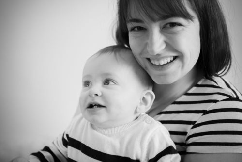 Maman et son bébé en marinière Emilie Champeyroux Photographies Auvergne Riom Aigueperse