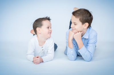 jeunes garçons qui se sourient Emilie Champeyroux Photographies Auvergne Riom Aigueperse