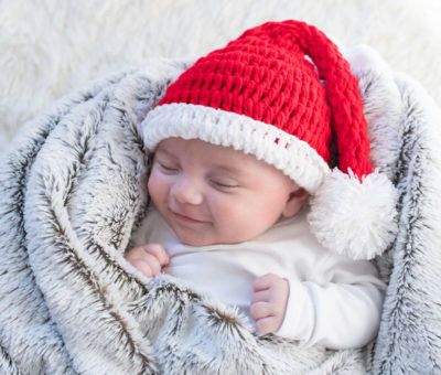 bébé avec bonnet de Noël qui sourit Emilie Champeyroux Photographies Auvergne Riom Aigueperse