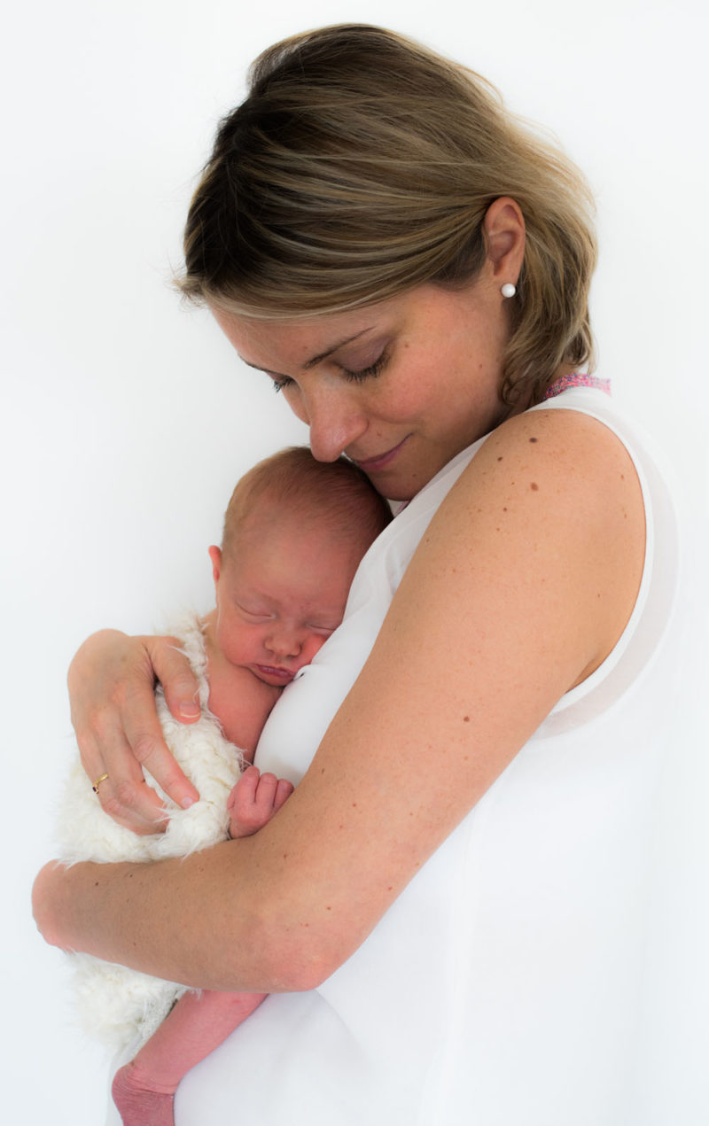 Maman et son bébé qui dort Emilie Champeyroux Photographies Auvergne Riom Aigueperse