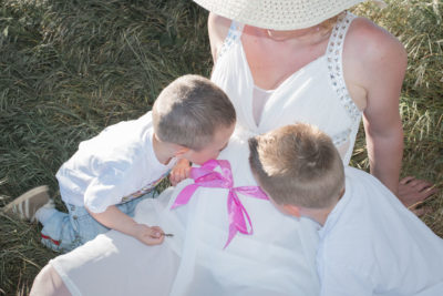 Maman enceinte avec ses deux garçons Emilie Champeyroux Photographies Auvergne Riom Aigueperse