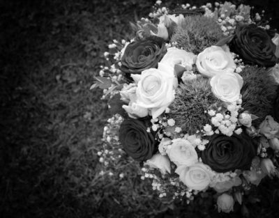 Mariage bouquet de la mariée avec alliances Emilie Champeyroux Photographies Auvergne Riom Aigueperse