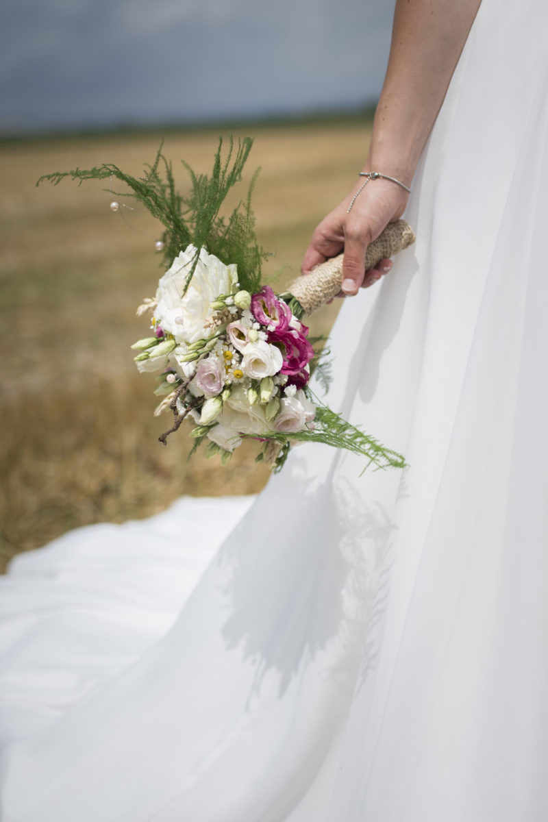 Mariage photos de couple des mariés bouquet Emilie Champeyroux Photographies Auvergne Riom Aigueperse