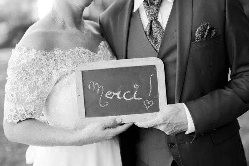 Mariage photos de couple des mariés ardoise avec merci Emilie Champeyroux Photographies Auvergne Riom Aigueperse