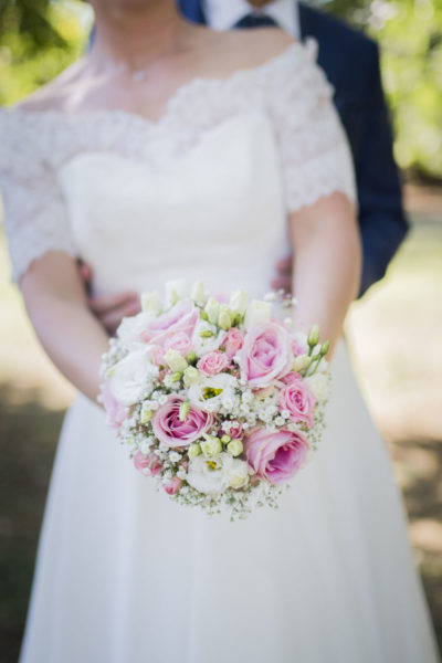 Mariage photos de couple des mariés bouquet Emilie Champeyroux Photographies Auvergne Riom Aigueperse