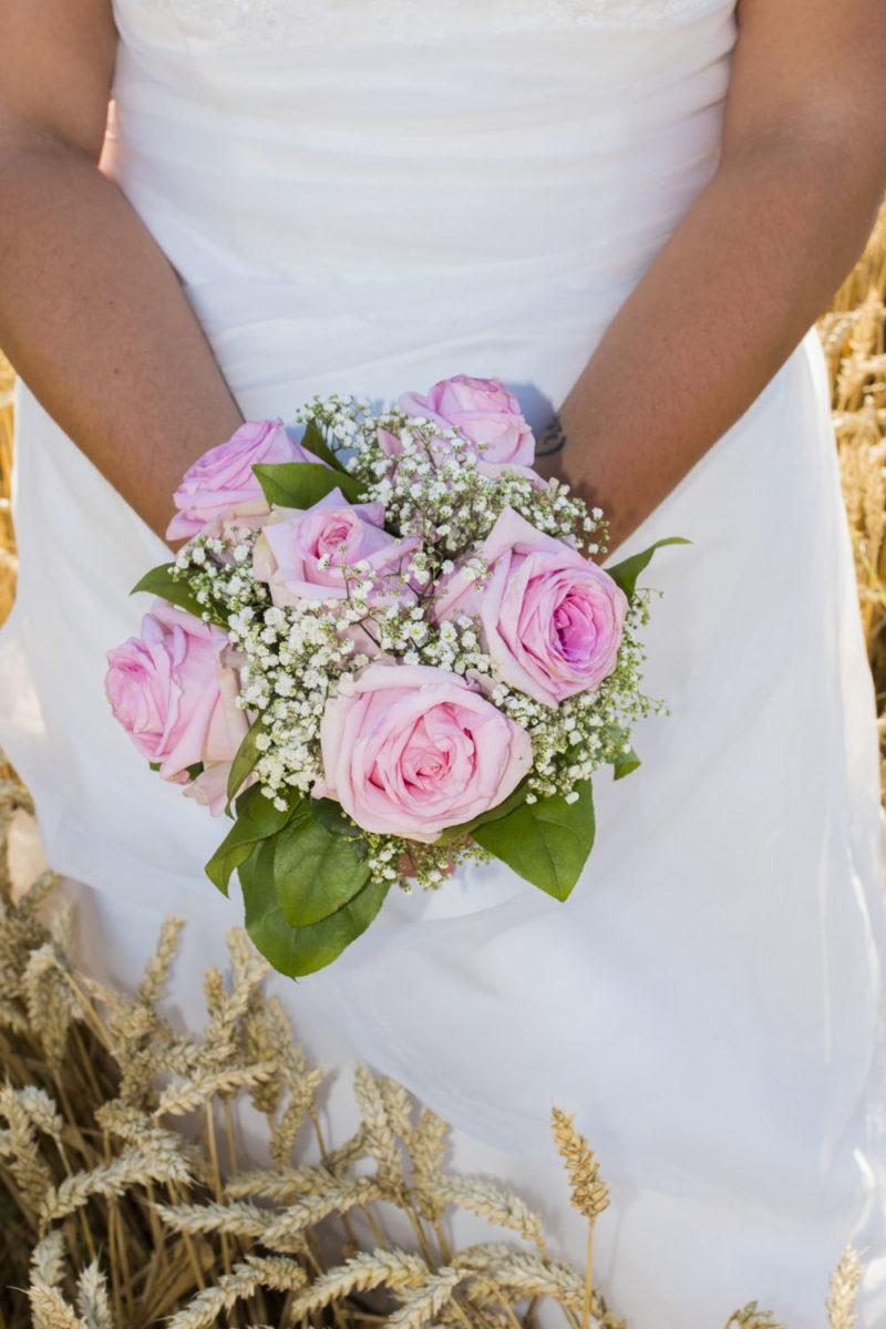 Mariage photos de couple des mariés bouquet Emilie Champeyroux Photographies Auvergne Riom Aigueperse