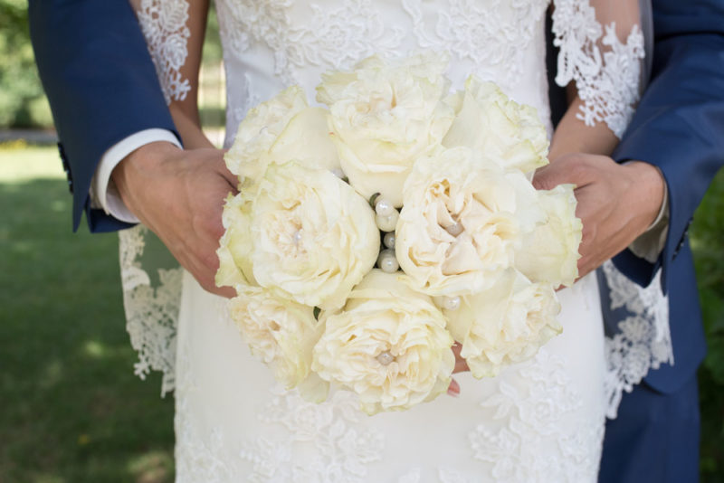 Mariage photos de couple des mariés bouquet Emilie Champeyroux Photographies Auvergne Riom Aigueperse