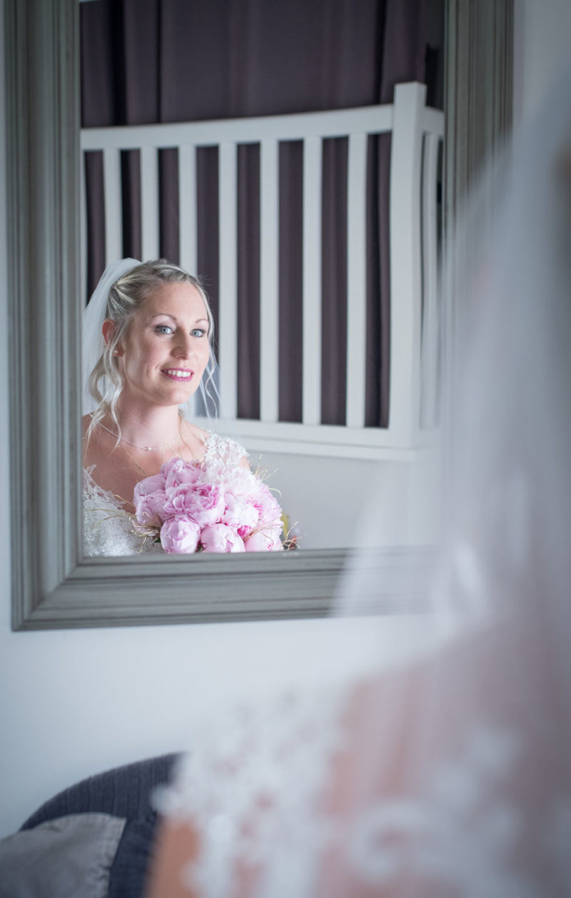 Mariage photos des préparatifs de la mariée Emilie Champeyroux Photographies Auvergne Riom Aigueperse