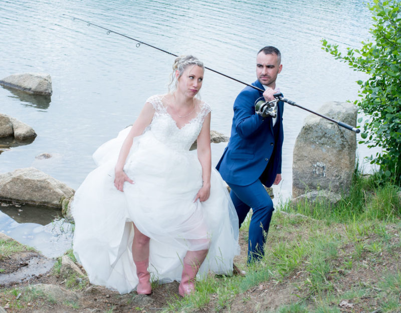 Mariage photos de couple des mariés le marié pêcheur Emilie Champeyroux Photographies Auvergne Riom Aigueperse