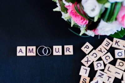 Amour lettres de scrabble et alliances Emilie Champeyroux Photographies Auvergne Riom Aigueperse