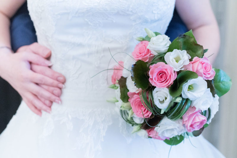 Mariage photos de couple des mariés bouquet Emilie Champeyroux Photographies Auvergne Riom Aigueperse