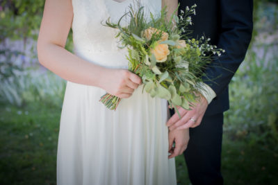 Mariage photos de couple des mariés bouquet Emilie Champeyroux Photographies Auvergne Riom Aigueperse