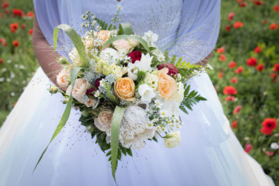 Mariage photos de couple des mariés bouquet de la mariée Emilie Champeyroux Photographies Auvergne Riom Aigueperse