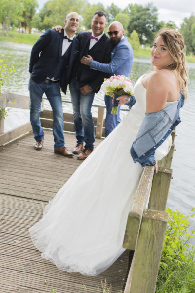 Mariage photos de couple des mariés avec les témoins Emilie Champeyroux Photographies Auvergne Riom Aigueperse