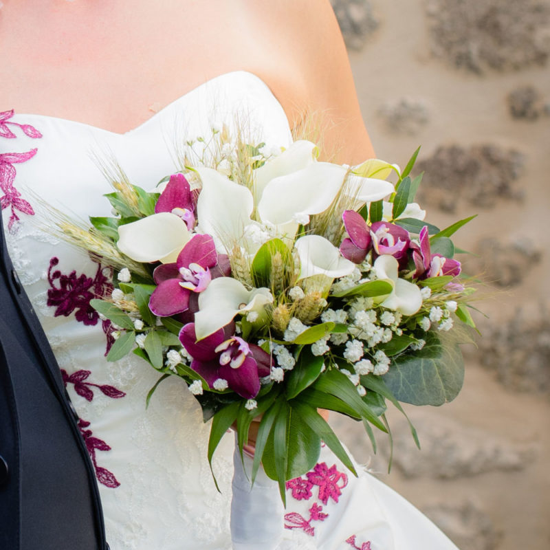 Mariage photos de couple des mariés bouquet Emilie Champeyroux Photographies Auvergne Riom Aigueperse