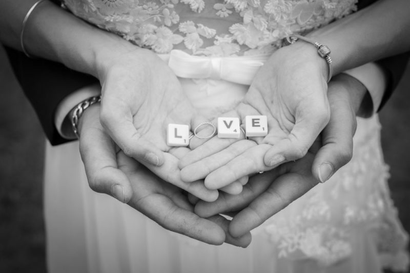 Mariage photos de couple des mariés LOVE Emilie Champeyroux Photographies Auvergne Riom Aigueperse