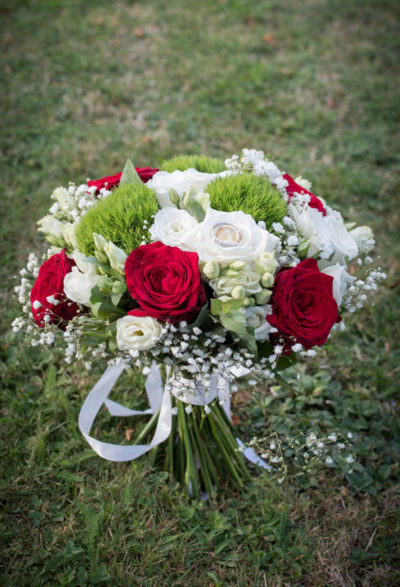 Mariage bouquet de la mariée avec alliances Emilie Champeyroux Photographies Auvergne Riom Aigueperse