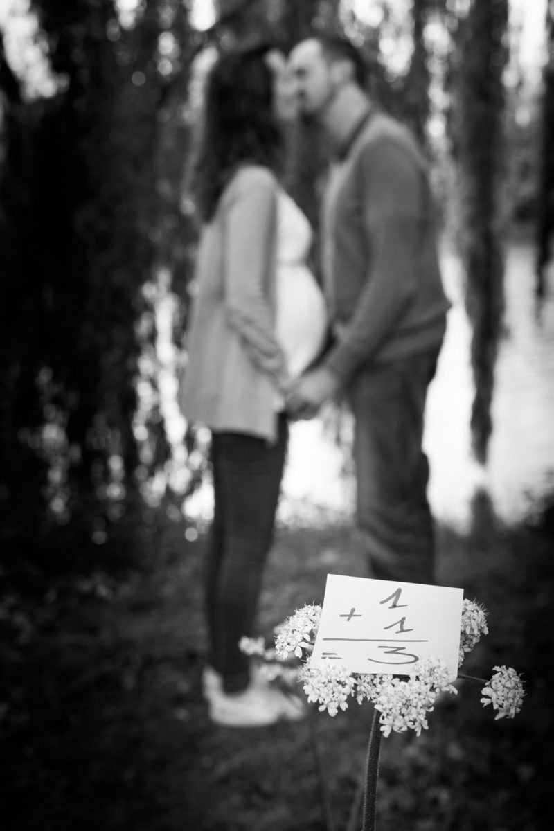 Couple avec femme enceinte au bord de l'eau 1+1=3 Emilie Champeyroux Photographies Auvergne Riom Aigueperse