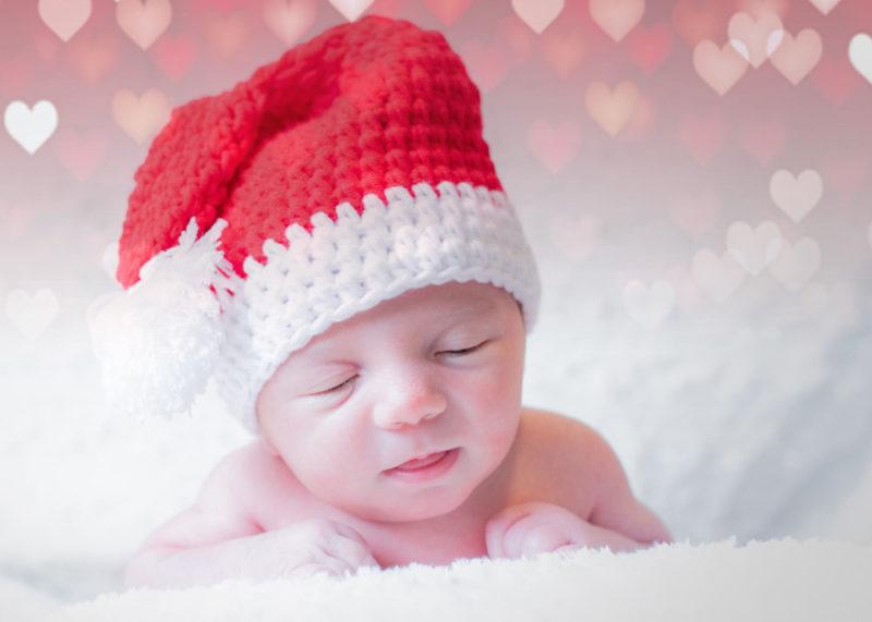 nouveau né avec bonnet de Noël Emilie Champeyroux Photographies Auvergne Riom Aigueperse